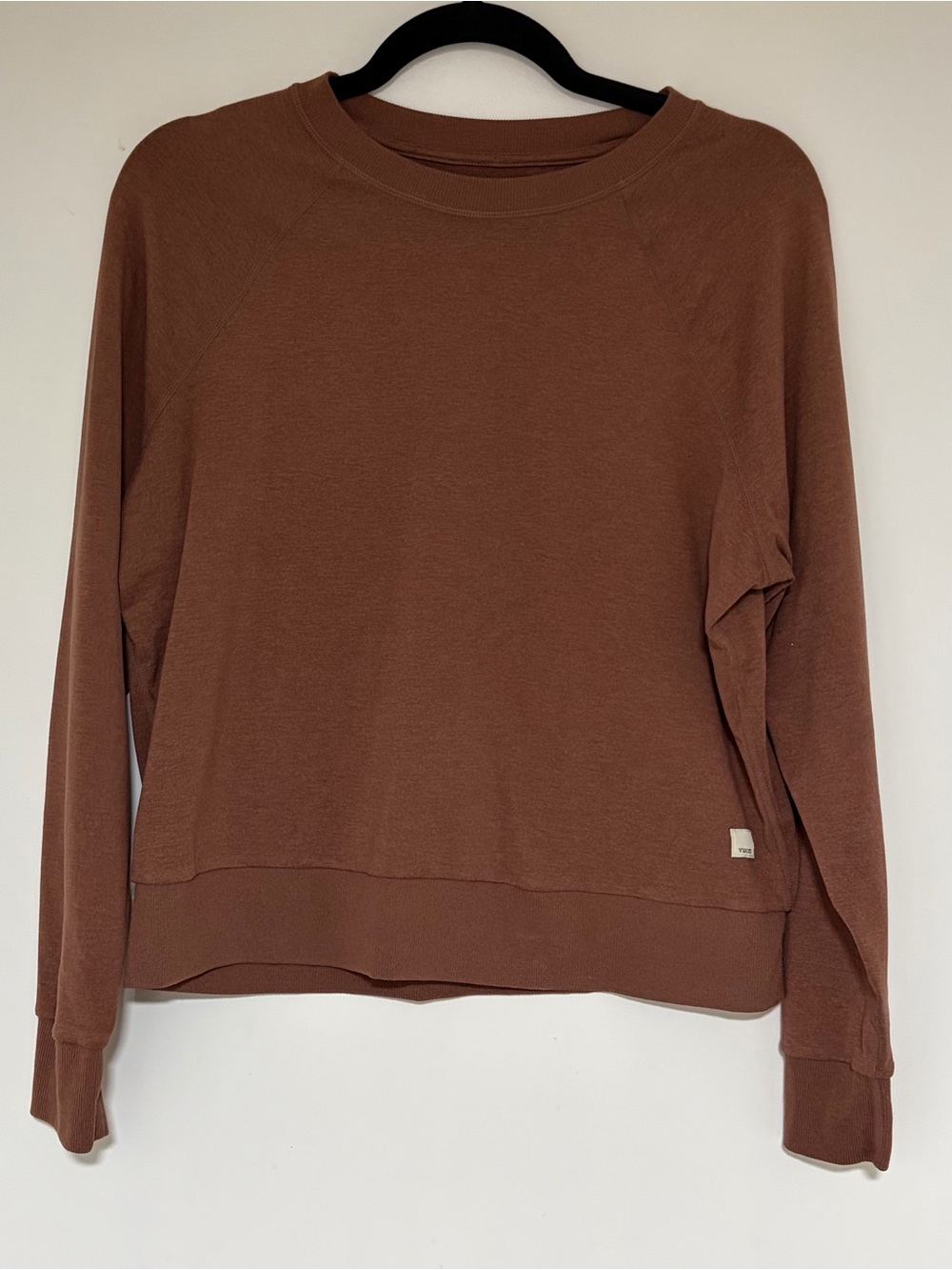 Vuori Women’s Long Sleeve Halo Crew Neck Sweatshirt in Rosewood Sz Small